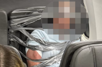 Пасажир влаштував дебош у літаку — його прив’язали скотчем до сидіння