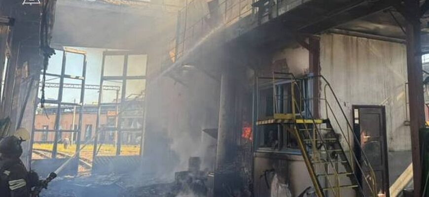 У суботу вдень окупанти завдали авіаудару по Слов’янську: спалахнуло підприємство, є постраждалі