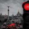 У столиці стався транспортний колапс через тривогу – уряд вимагає термінових рішень