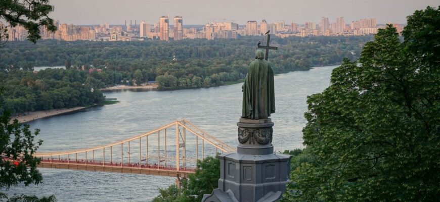 Діти та літні люди під найбільшою загрозою: після атаки на Київщину в повітрі виявили небезпечний пил
