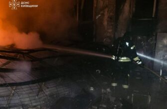 Увечері та всю ніч окупанти били по Броварському району: горіли склади й будинки