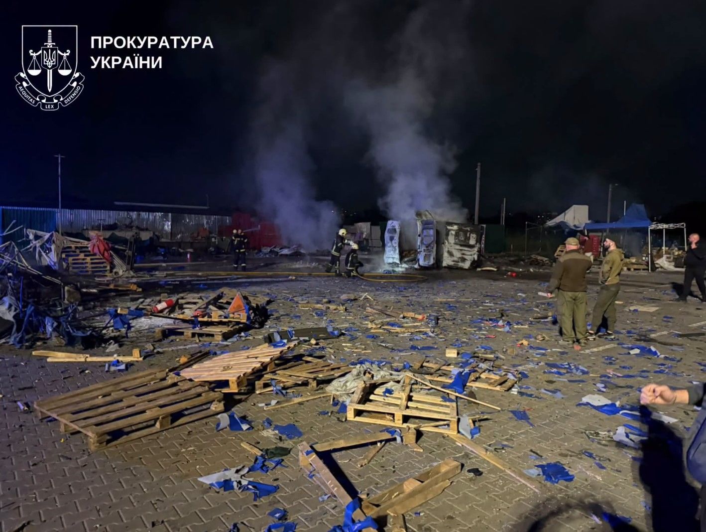 Ворог знову атакував Київщину — удари спричинили пожежу на ринку та пошкодження багатоповерхівки