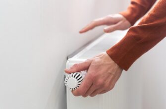 Батареї легко очистити від пилу перед опалювальним сезоном звичайним пакетом і феном Батареї легко очистити від пилу перед опалювальним сезоном звичайним пакетом і феном