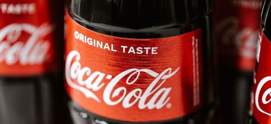 Coca-Cola повертається на полиці українських супермаркетів завдяки поставкам із сусідньої держави