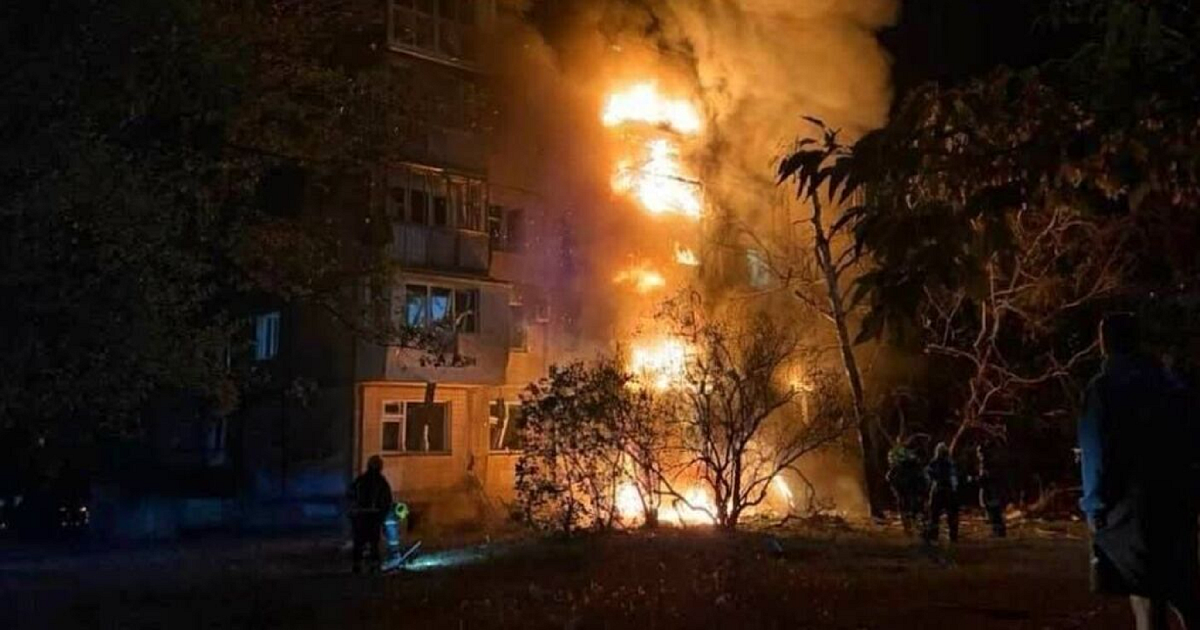 Російський дрон влучив у дев’ятиповерхівку в Києві, постраждали восьмеро людей Російський дрон влучив у дев’ятиповерхівку в Києві, постраждали восьмеро людей