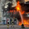 Спалахнула пожежа, є постраждалі — окупанти поцілили у торговий центр у Дніпрі