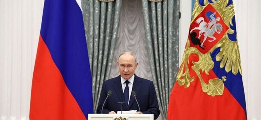 “Давайте жити дружно”: Путін виступив із черговими абсурдними заявами про Україну та Європу