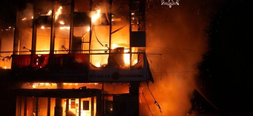 Російські війська вдарили по Запоріжжю та поцілили в навчальні заклади й торговий центр