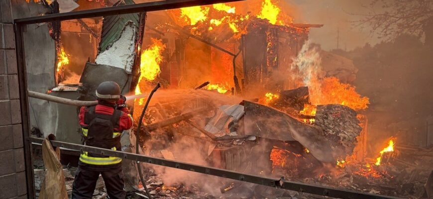 Ударні дрони РФ атакували потяг із пасажирами та цивільний автобус: серед людей є загиблі