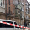 «Прильоти по будинках і адмінбудівлі» — армія РФ посеред дня вдарила по центру Сум