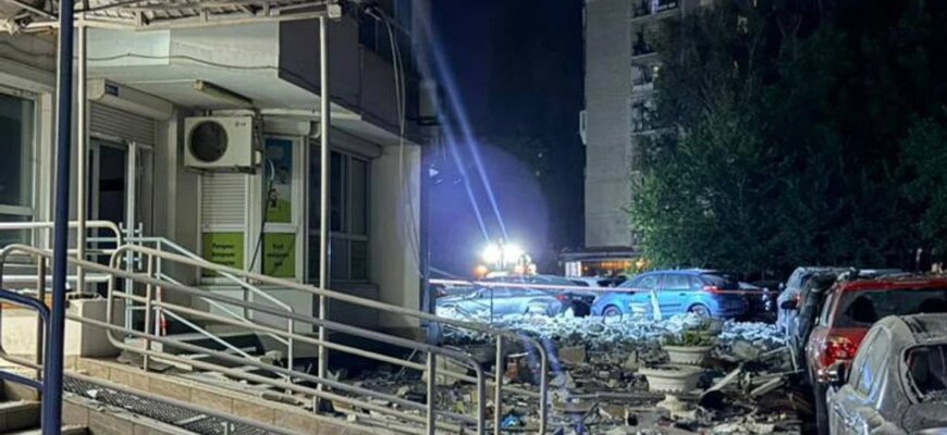 Уночі російська армія масовано вдарила по Одесі: восьмеро постраждалих, зруйновані квартири та навчальні заклади Уночі російська армія масовано вдарила по Одесі: восьмеро постраждалих, зруйновані квартири та навчальні заклади
