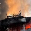 Двоє поранених і масштабна пожежа: армія РФ атакувала торговий центр у великому місті