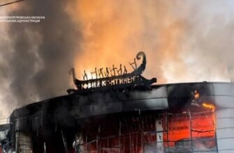 Двоє поранених і масштабна пожежа: армія РФ атакувала торговий центр у великому місті