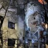 Увечері війська РФ ударили керованими авіабомбами по житловій багатоповерхівці в обласному центрі