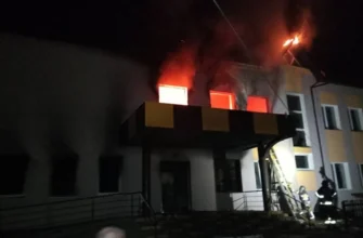 Увечері ворожий дрон ударив по ліцею на Київщині та спричинив велику пожежу