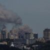 У суботу зранку столиця знову під ворожим ударом: палає будинок, є постраждалі