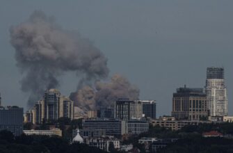 У суботу зранку столиця знову під ворожим ударом: палає будинок, є постраждалі