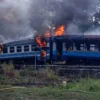 Подвійний удар Росії по потягу на Сумщині: спалахнув вагон, є багато постраждалих