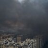 У Києві вдень чути вибухи, місто затягує чорним димом: кількість постраждалих зростає
