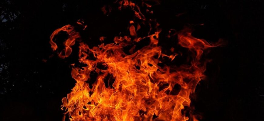 У Запоріжжі після удару безпілотника спалахнула пожежа: пошкоджено нежитлову будівлю У Запоріжжі після удару безпілотника спалахнула пожежа: пошкоджено нежитлову будівлю