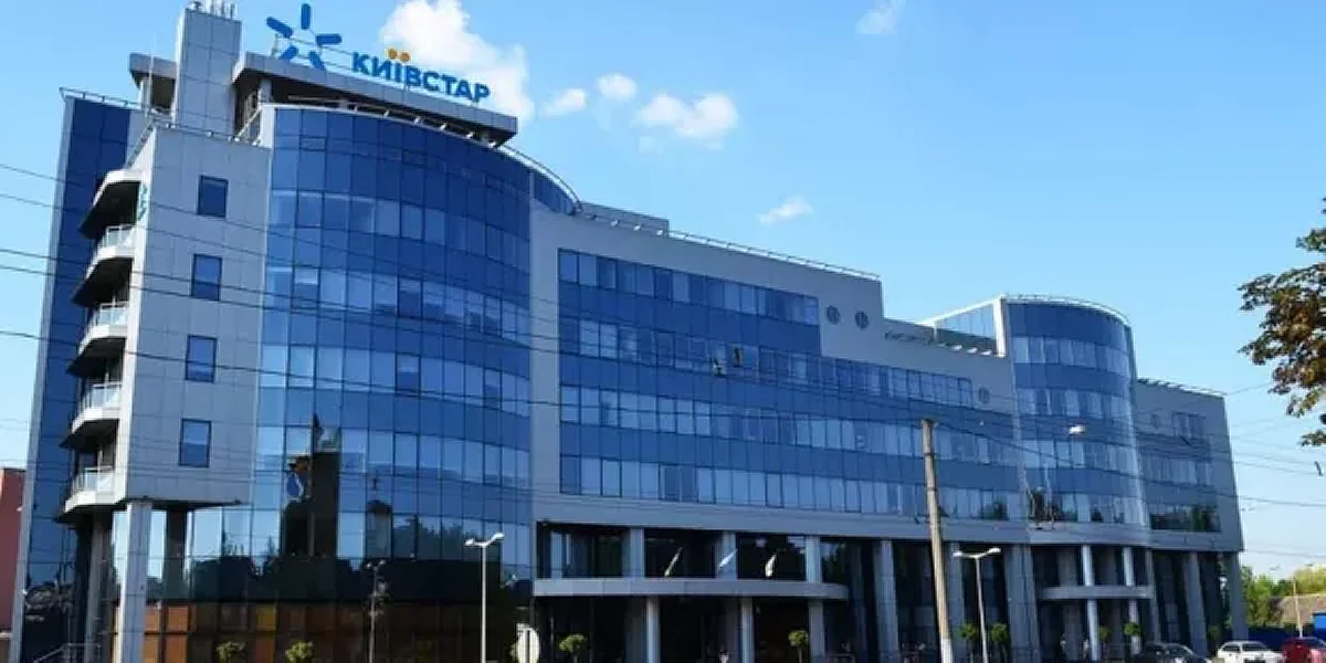 2 офіси мобільних операторів «Київстар» та Vodafone пошкоджено через атаку дронів у Києві