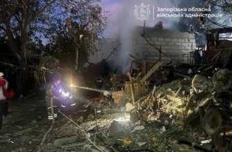 Під завалами шукають людей — росіяни вщент зруйнували житловий будинок у Запоріжжі