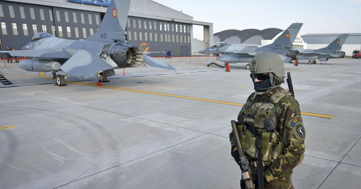 Румунія екстрено підняла бойові літаки F-16 через невідому повітряну ціль біля кордону