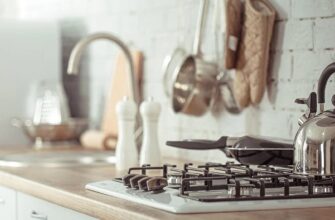 Кухонні речі, які збирають бруд роками: три звичні предмети радять міняти щомісяця