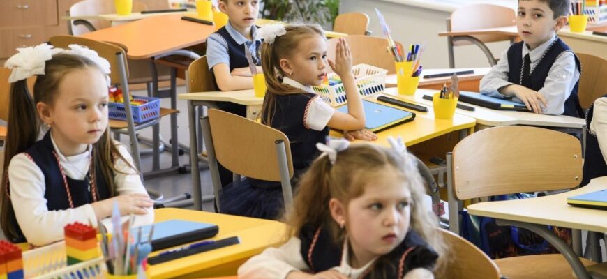 Один шкільний обід у Чернівцях запустив флешмоб: батьки з усієї України показали, що їдять діти Один шкільний обід у Чернівцях запустив флешмоб: батьки з усієї України показали, що їдять діти