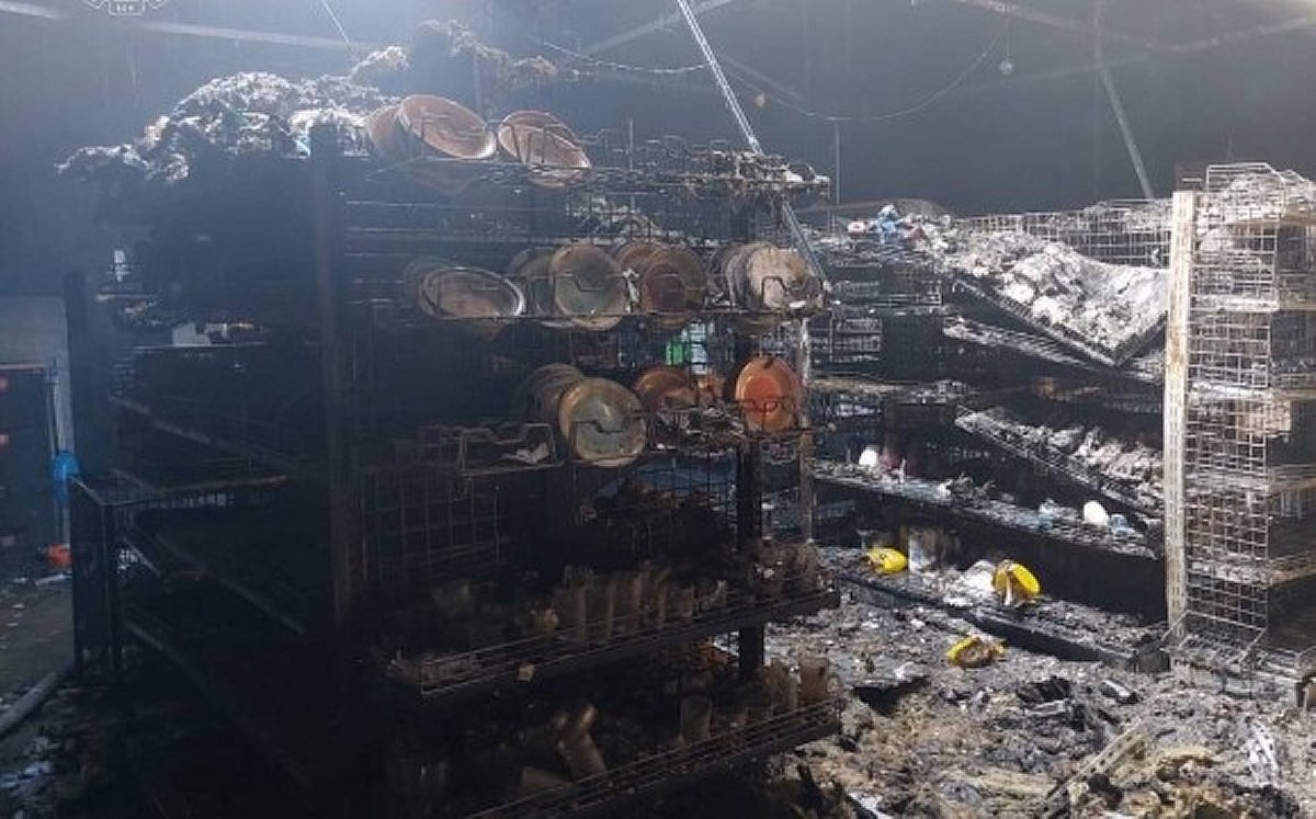 В оперативних службах повідомили про наслідки ворожого удару по супермаркету з людьми на Київщині