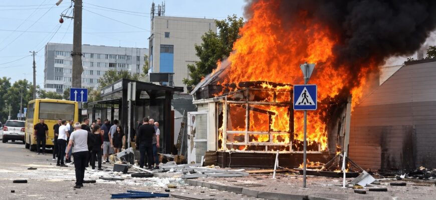 Вночі російський дрон вдарив по центру Звягеля: тіла загиблих лежали просто на дорозі