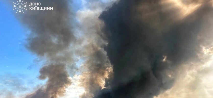 Мер Києва повідомив про нові вибухи у столиці: уламки впали біля західного посольства, є загиблі