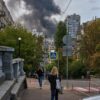 Посеред дня у Києві прогриміли вибухи: небо над містом затягнуло густим димом