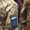 У Мукачеві працівники ТЦК силоміць запхнули велосипедиста в бус — що відомо