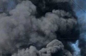 Дніпро під повторним ударом: двоє загиблих, двоє поранених, палає підприємство