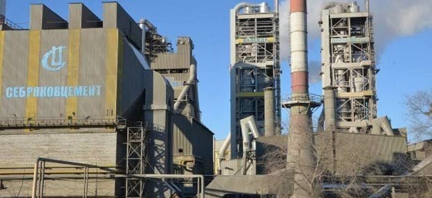 У Волгоградській області після оголошення тривоги спалахнув найбільший цементний завод Росії