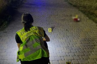 Троє постраждалих: у Києві чоловік підірвав гранату посеред вулиці Троє постраждалих: у Києві чоловік підірвав гранату посеред вулиці