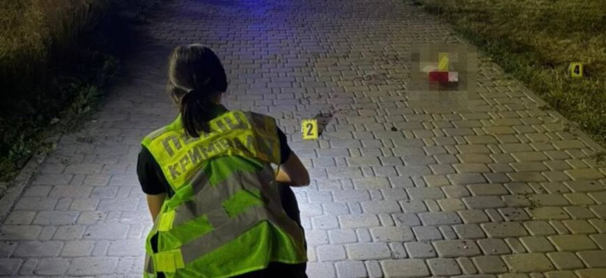 Троє постраждалих: у Києві чоловік підірвав гранату посеред вулиці Троє постраждалих: у Києві чоловік підірвав гранату посеред вулиці