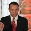 Сікорський не погодився з Трампом щодо ударів України по російських НПЗ