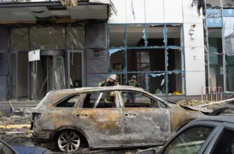 Загинули перехожі та водії під час руху — війська РФ завдали удару по бізнес-центру в Києві