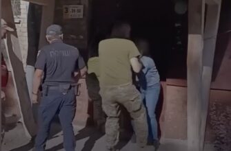 У Львові військовий застосував силу до жінки на вулиці, а в ТЦК заявили про її провокації зі сльозогінним газом