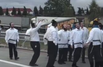 У мережі показали нічні дії хасидів: поліція лише спостерігала збоку