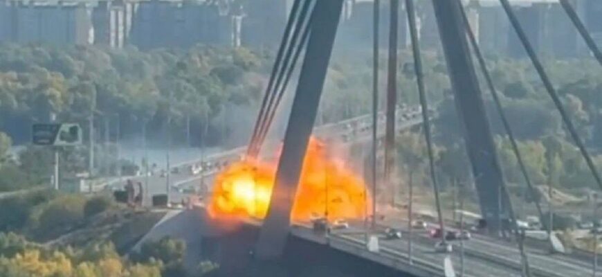 Удар по дорожньому полотну та падіння уламків у Києві — росія атакувала столицю під час візиту Мерца