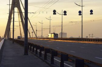 Російський безпілотник знову вдарив по Північному мосту в Києві: частина району залишиться без гарячої води