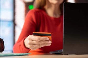 Українці не можуть вільно надіслати кошти навіть родичам через встановлені банками ліміти