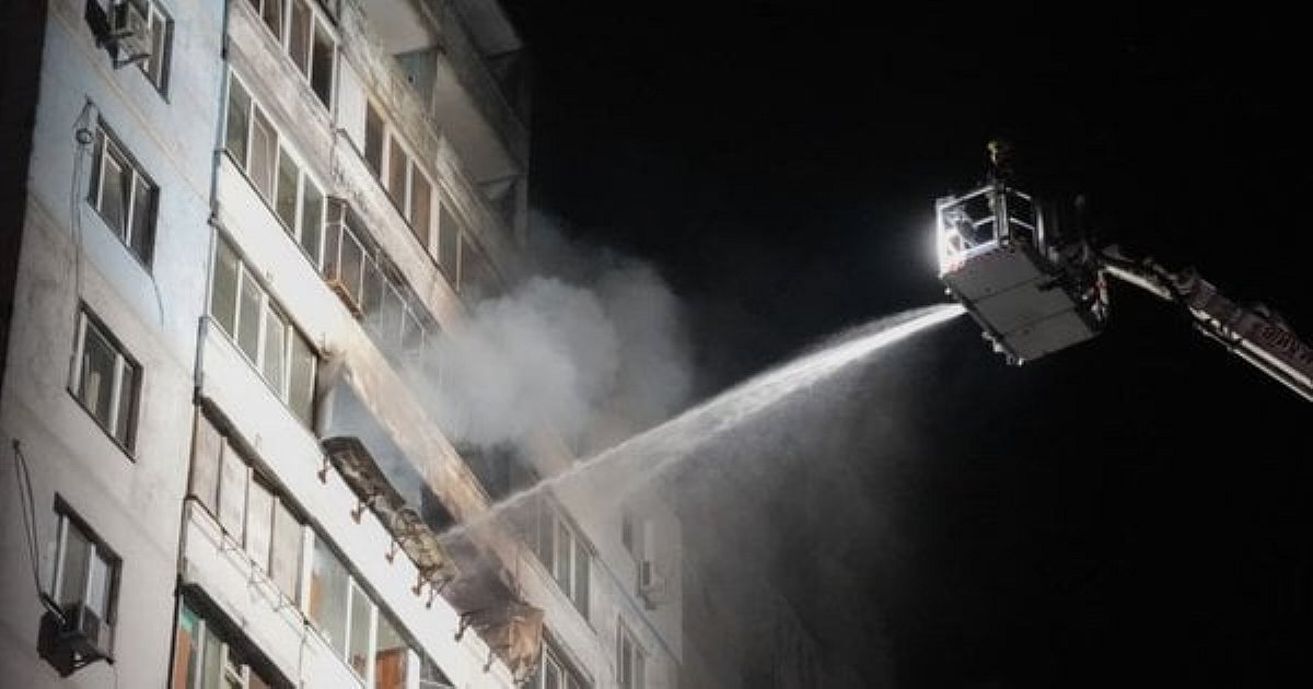 Російський дрон влетів у житлову багатоповерхівку в Києві, є загиблі та постраждалі