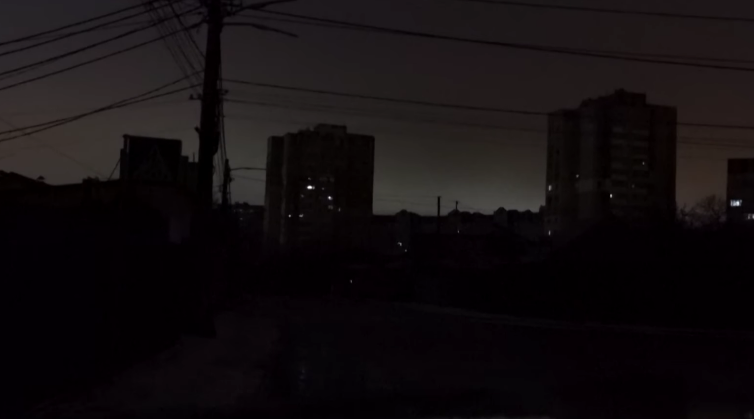 У Луцьку зникли світло й вода після атаки «Шахедів»: влада попередила містян про загрозу