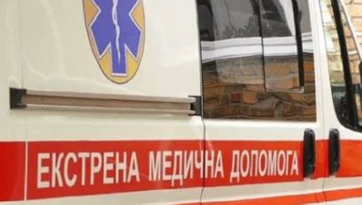 Ворожий удар по Чугуєву: постраждала жінка, спалахнула пожежа та пошкоджено житлові будинки