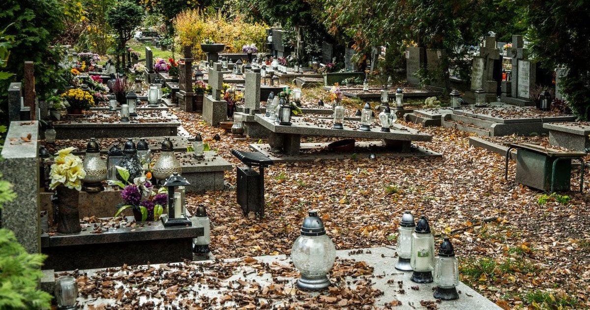 Дмитрівська батьківська субота 2026: названо точну дату поминання померлих і головні табу дня