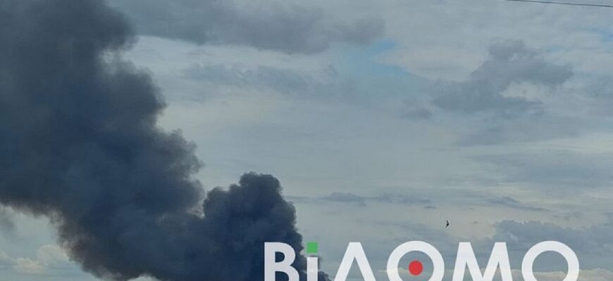 Ворог знову атакував Дніпро: в одному з районів спалахнула пожежа, зʼясовують наслідки